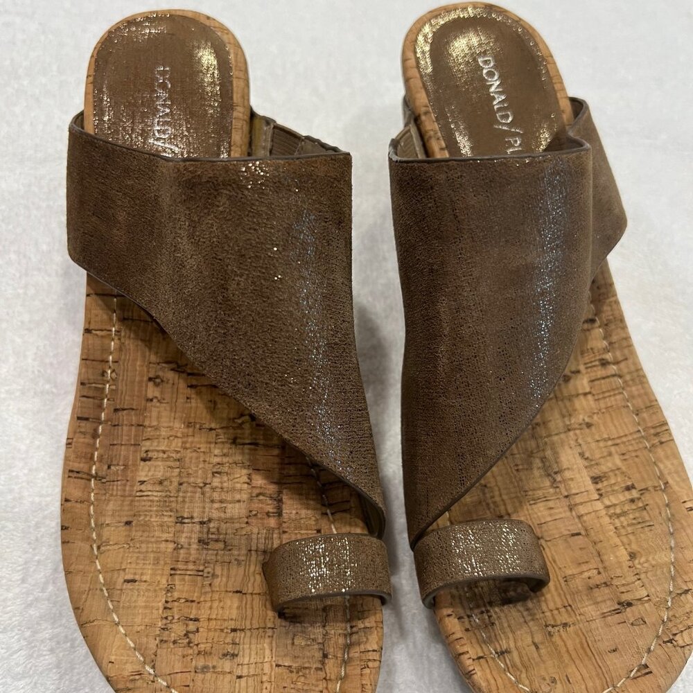 Donald J Pilner Gyer  Wedge Platform  Sandals Tan Shimmer  Womens Size 7.5  M